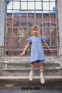 Dievčenské teplákové šaty s krátkymi rukávmni modrá mimi kids 2500000051 (5)